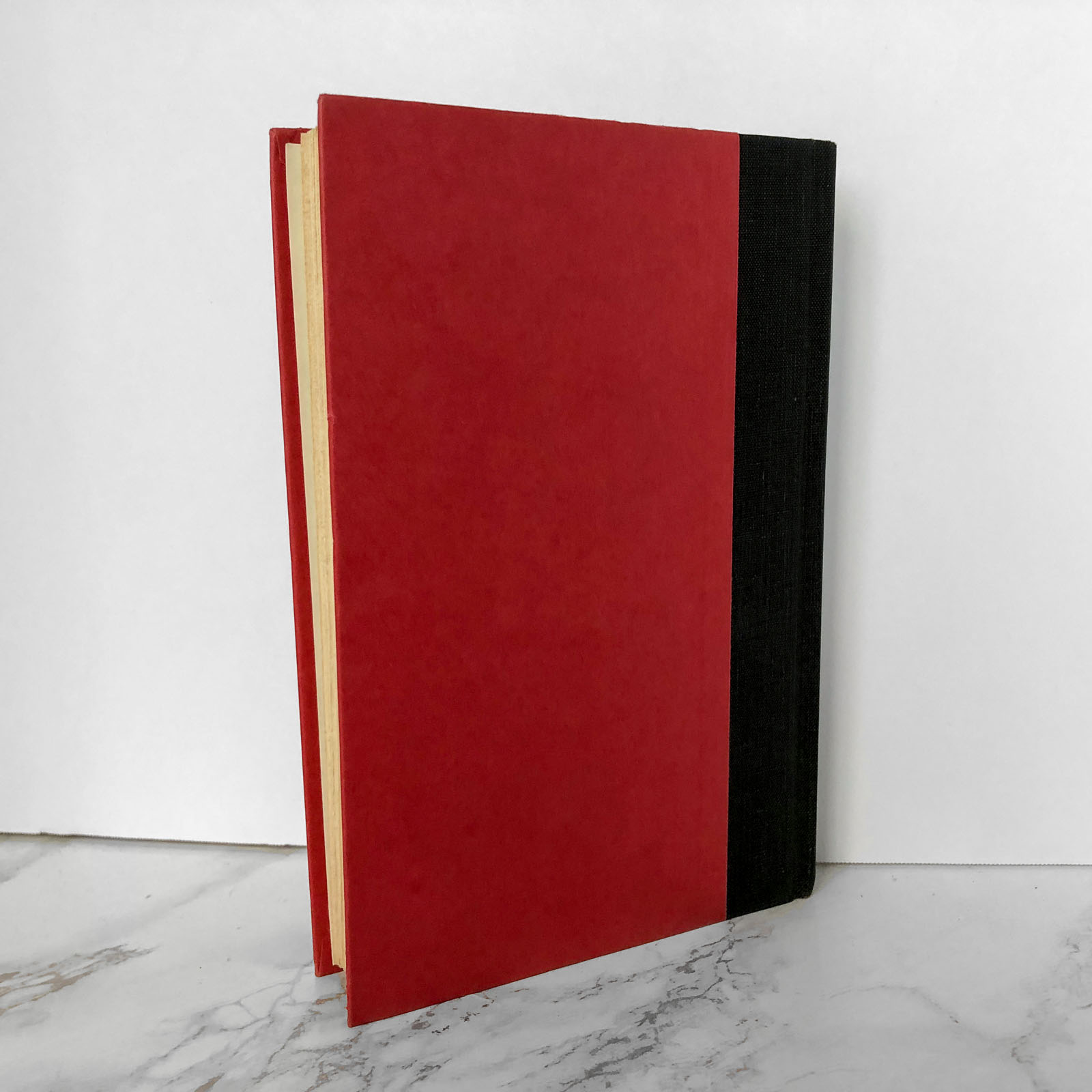 Echoes from the Macabre: Selected Stories by Daphne du Maurier [FIRST EDITION / 1976] - Bookshop Apocalypse