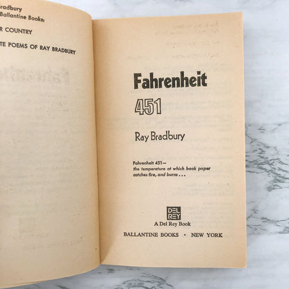 Fahrenheit 451 by Ray Bradbury [1986 PAPERBACK]