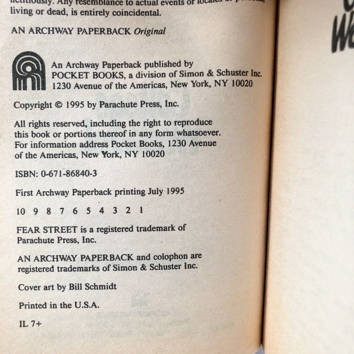 Fear Street #32: College Weekend by R.L. Stine [1995 PAPERBACK] - Bookshop Apocalypse