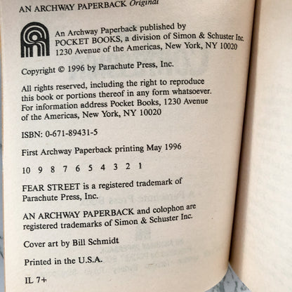 Fear Street #38: The Confession by R.L. Stine [1996 PAPERBACK] - Bookshop Apocalypse