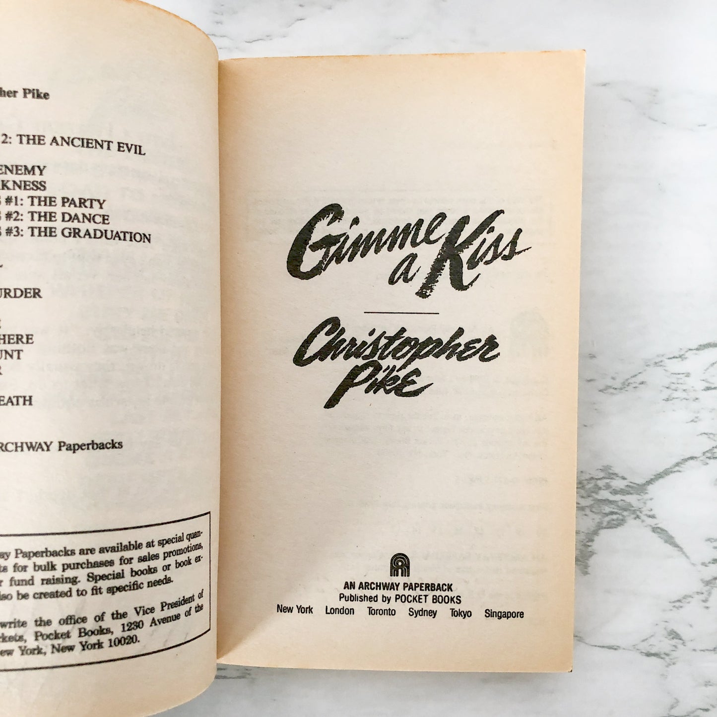 Gimme a Kiss by Christopher Pike [1988 PAPERBACK]