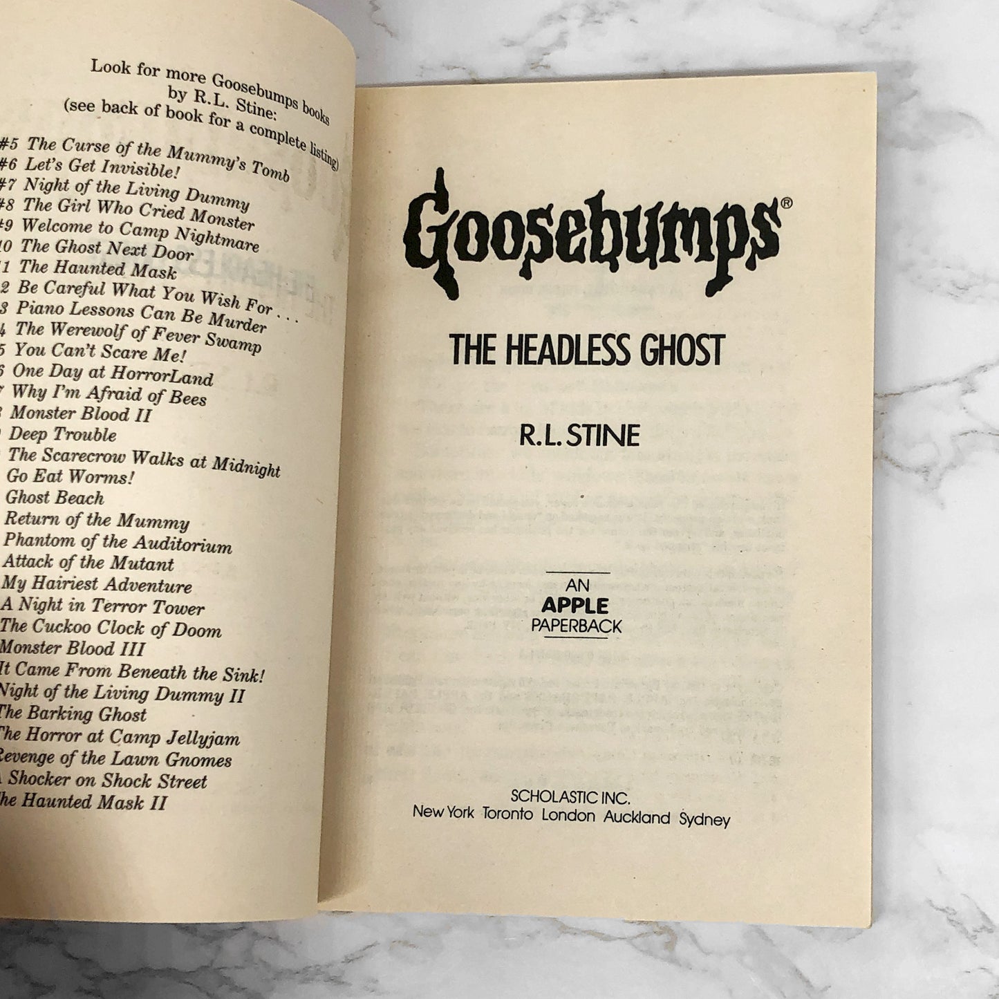 The Headless Ghost by R.L. Stine [1995 FIRST EDITION] Goosebumps #37