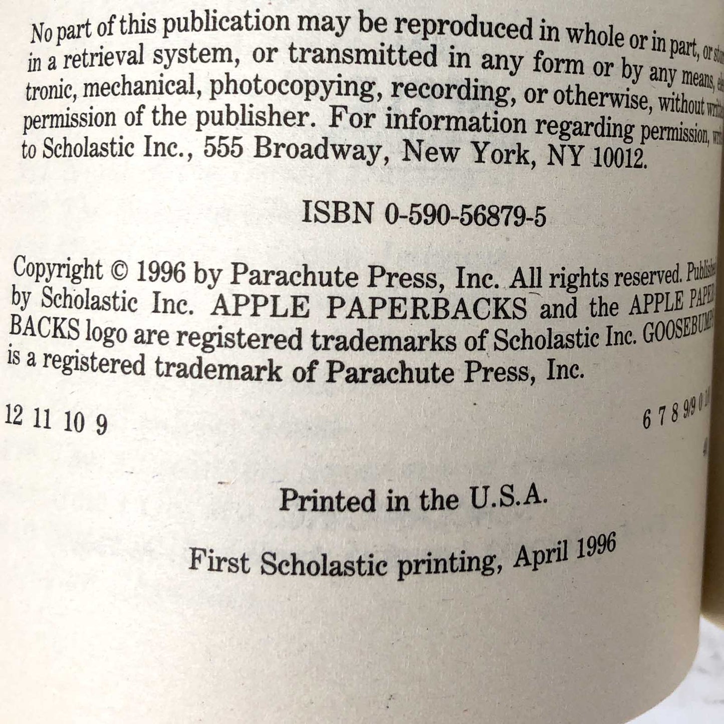 Egg Monsters From Mars by R.L. Stine [1996 FIRST EDITION] Goosebumps #42