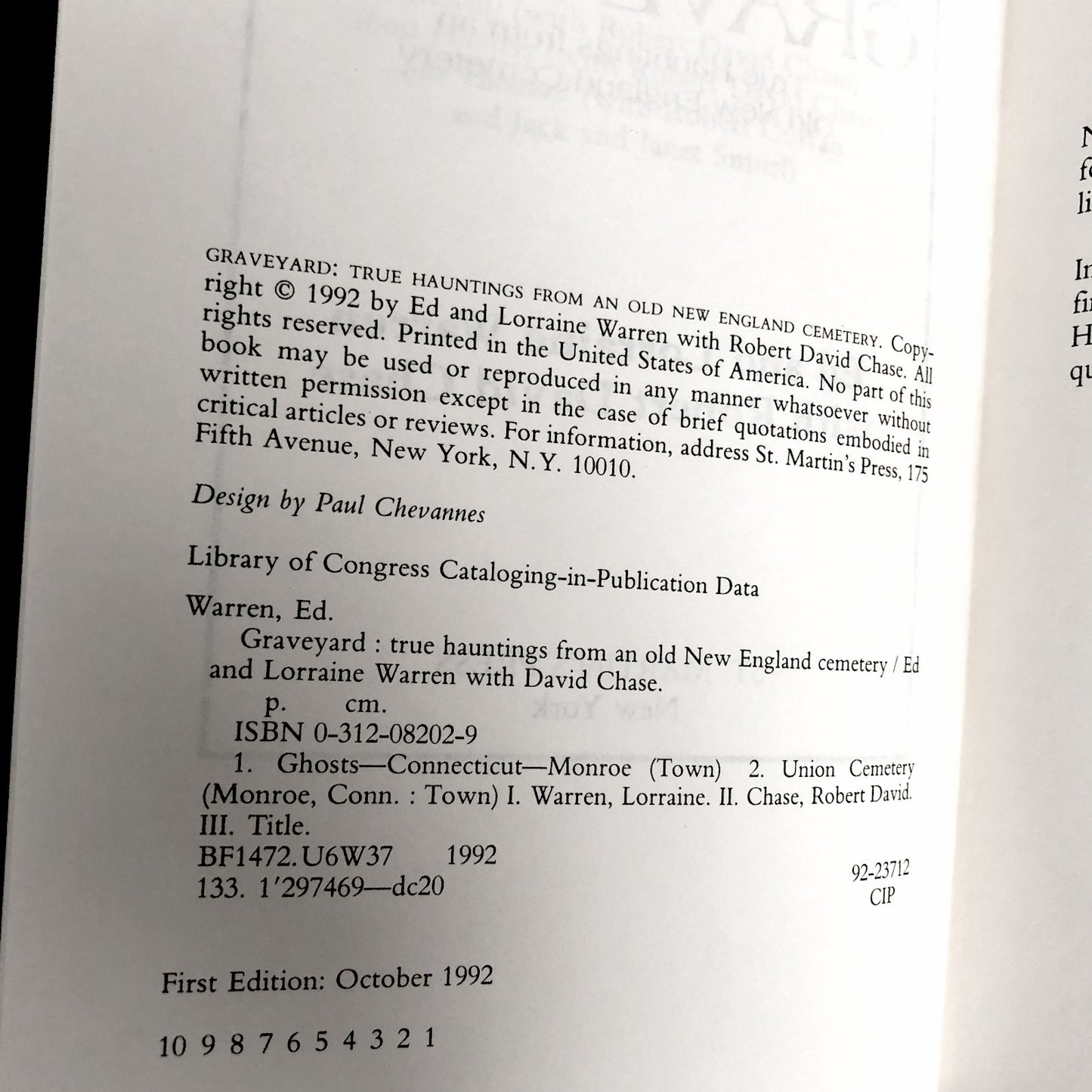 Graveyard by Ed and Lorraine Warren [FIRST EDITION / FIRST PRINTING] 1992