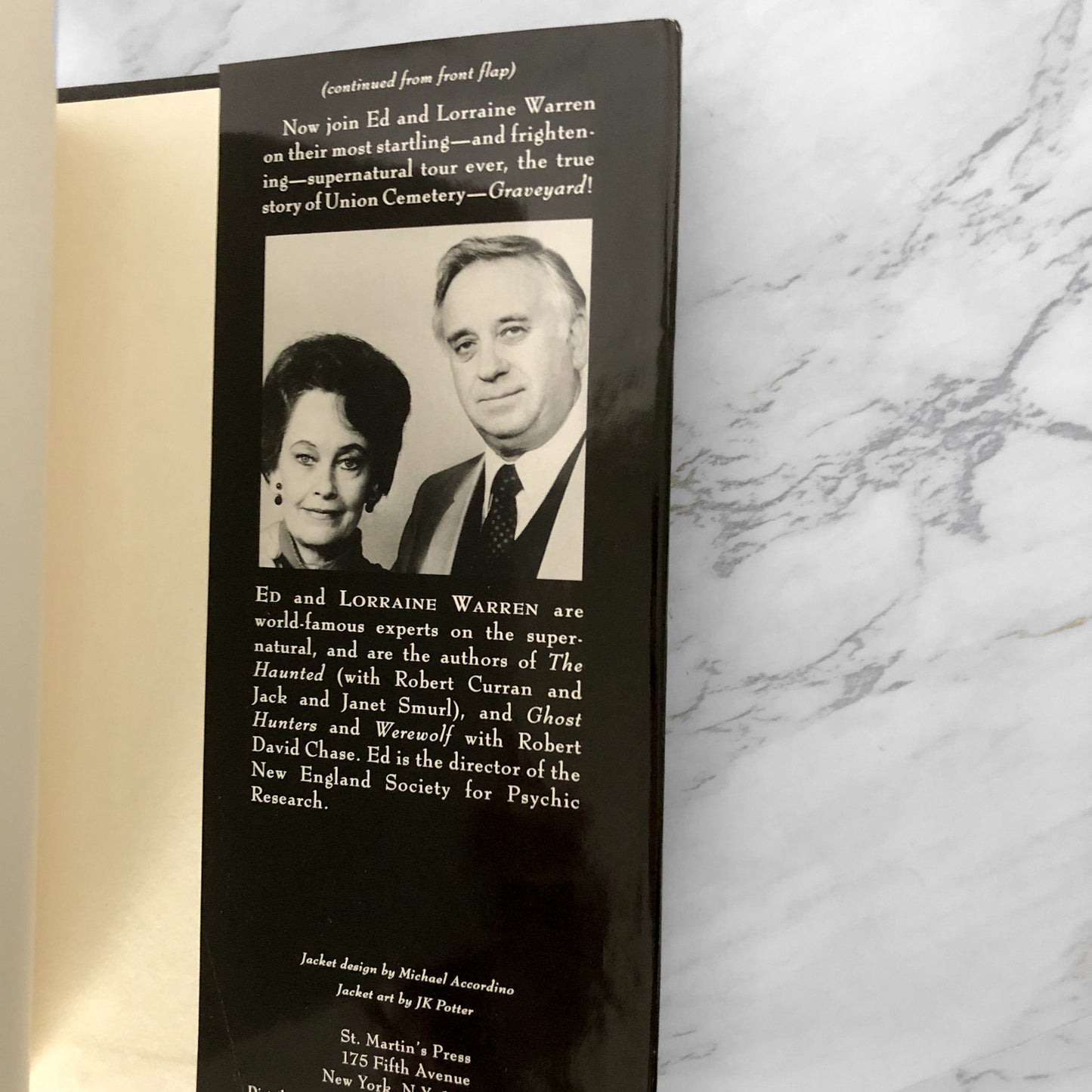 Graveyard by Ed and Lorraine Warren [FIRST EDITION / FIRST PRINTING] 1992