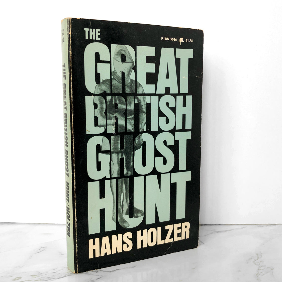 The Great British Ghost Hunt by Hans Holzer [1976 PAPERBACK] - Bookshop Apocalypse
