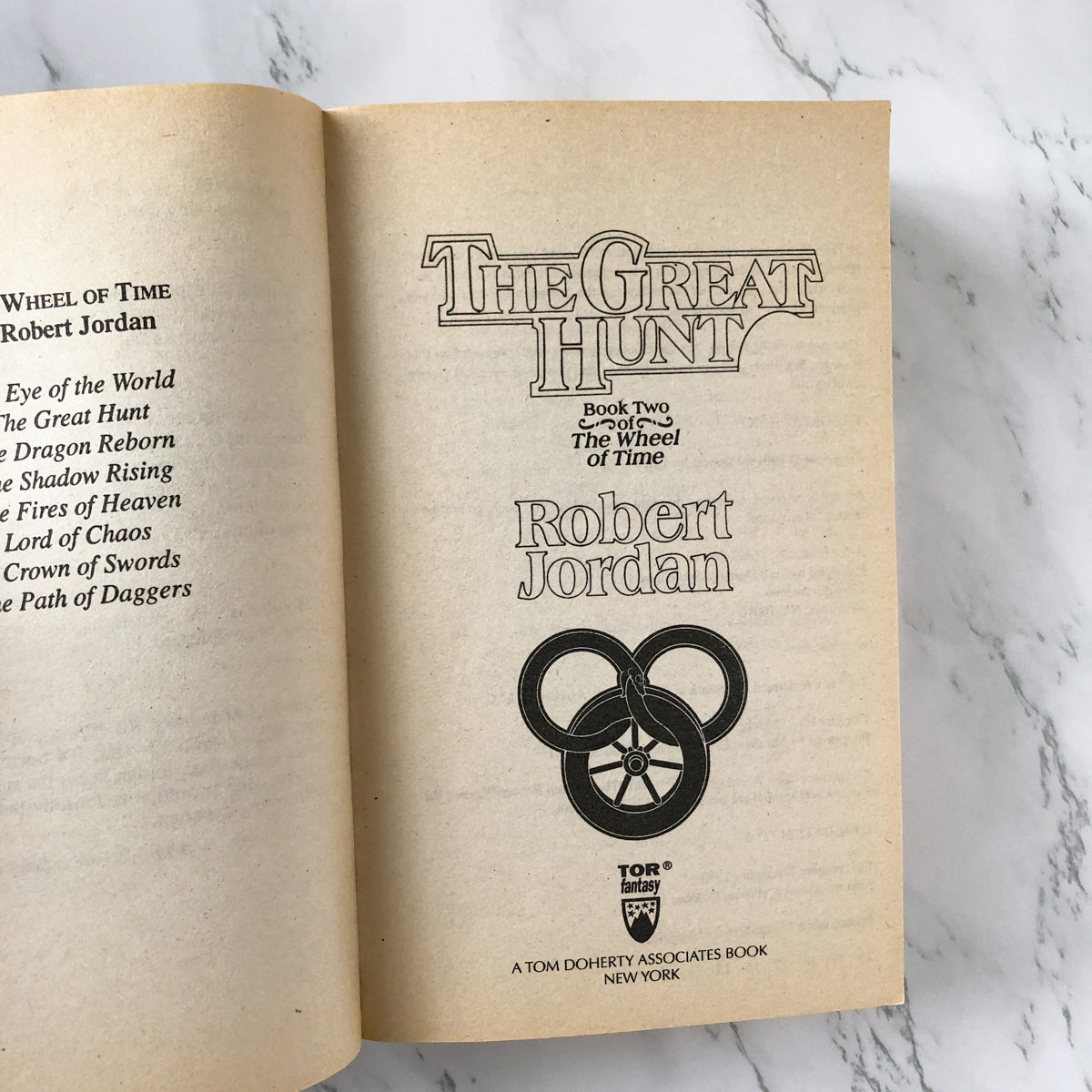 The Great Hunt by Robert Jordan [1991 PAPERBACK] - Bookshop Apocalypse