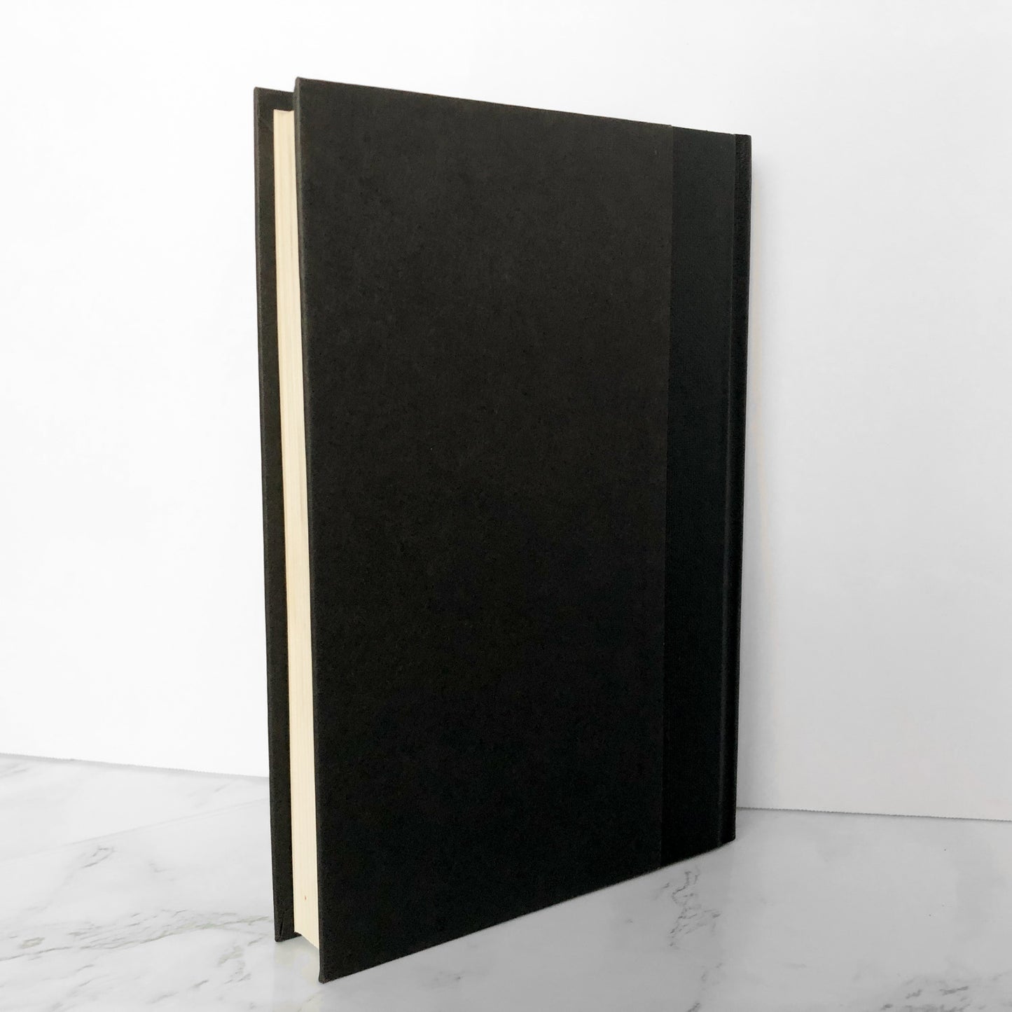 Guards! Guards! by Terry Pratchett [FIRST BC EDITION] - Bookshop Apocalypse