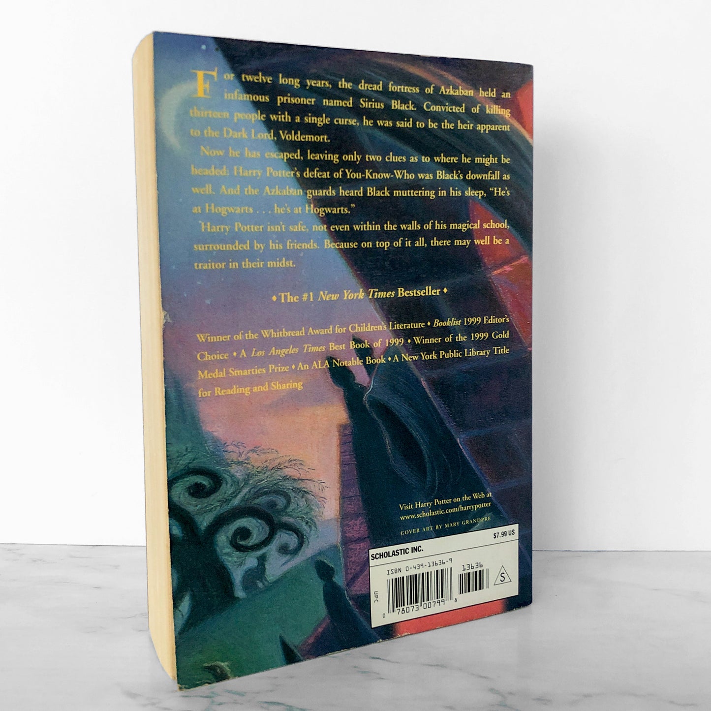 Harry Potter and the Prisoner of Azkaban by J.K. Rowling [FIRST PAPERBACK PRINTING / 2001]