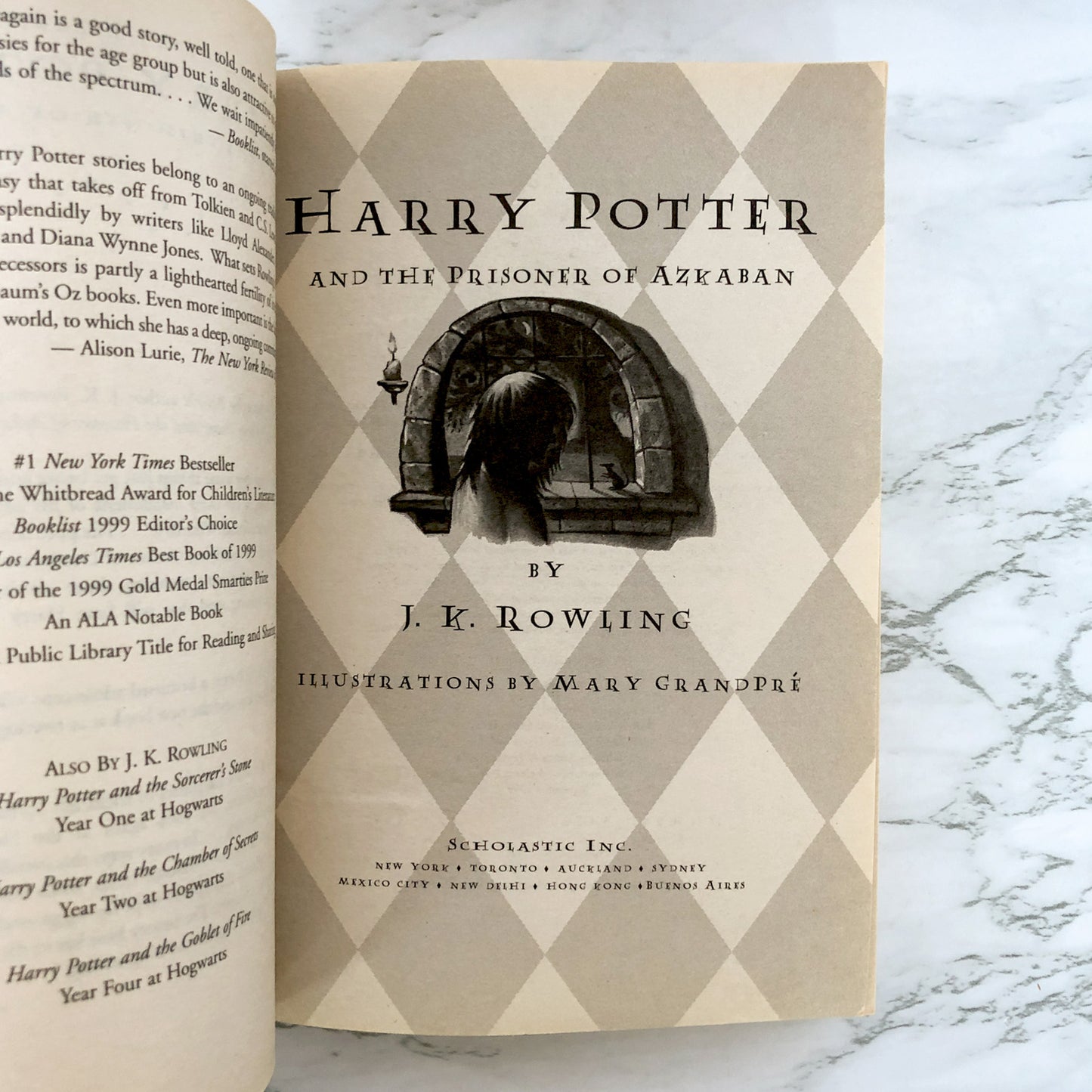 Harry Potter and the Prisoner of Azkaban by J.K. Rowling [FIRST PAPERBACK PRINTING / 2001]