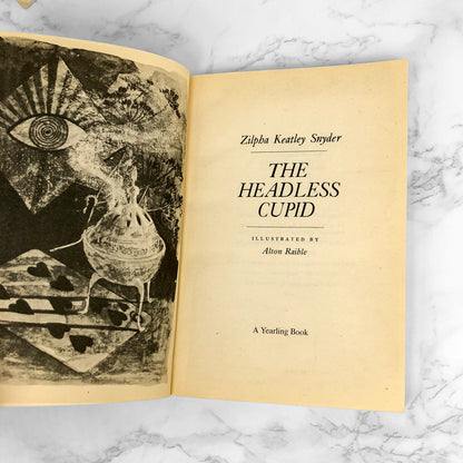The Headless Cupid by Zilpha Keatley Snyder [1985 TRADE PAPERBACK]