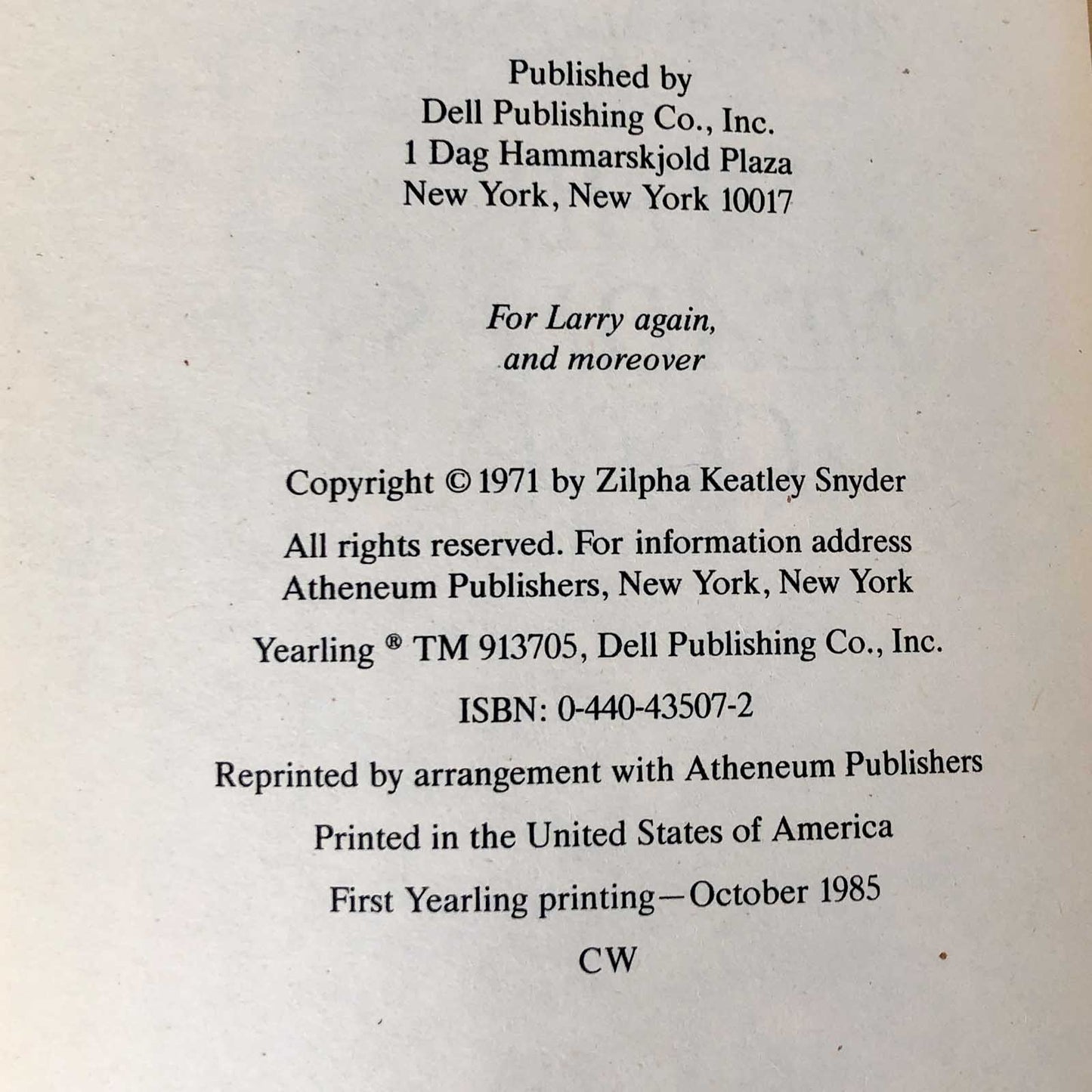 The Headless Cupid by Zilpha Keatley Snyder [1985 TRADE PAPERBACK]