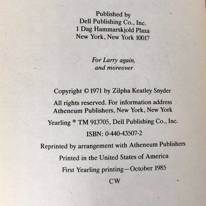 The Headless Cupid by Zilpha Keatley Snyder [1985 TRADE PAPERBACK]