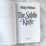 The Subtle Knife by Philip Pullman - His Dark Materials #2 [UK FIRST EDITION / SECOND PRINTING] - Bookshop Apocalypse