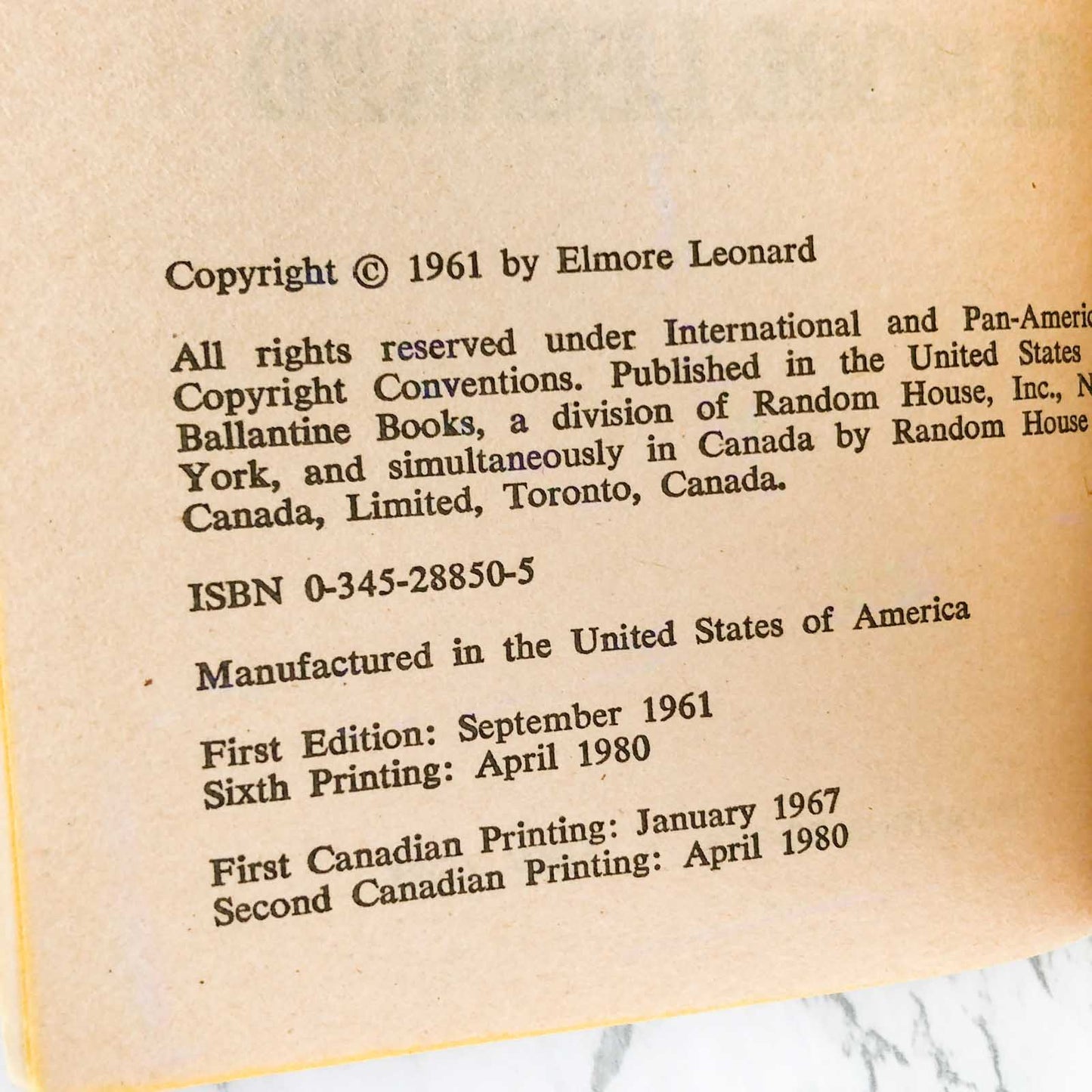 Hombre by Elmore Leonard [1980 PAPERBACK] • 6th Ballantine Print