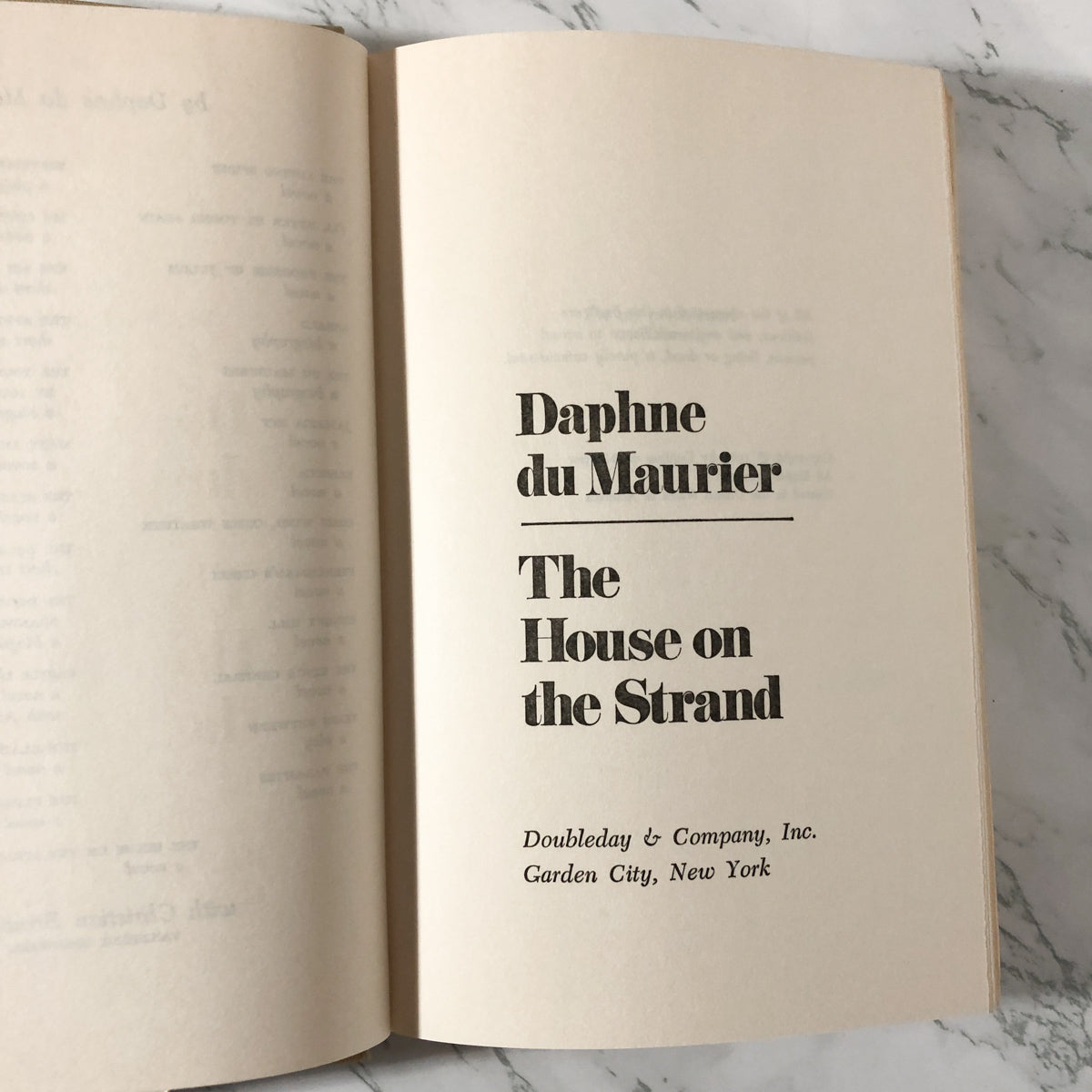 The House on the Strand by Daphne du Maurier [BOOK CLUB EDITION] - Bookshop Apocalypse