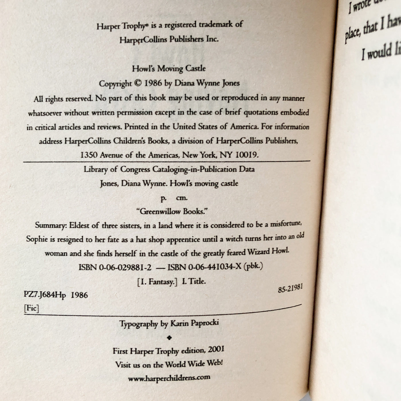 Howl's Moving Castle by Diana Wynne Jones [2001 PAPERBACK]