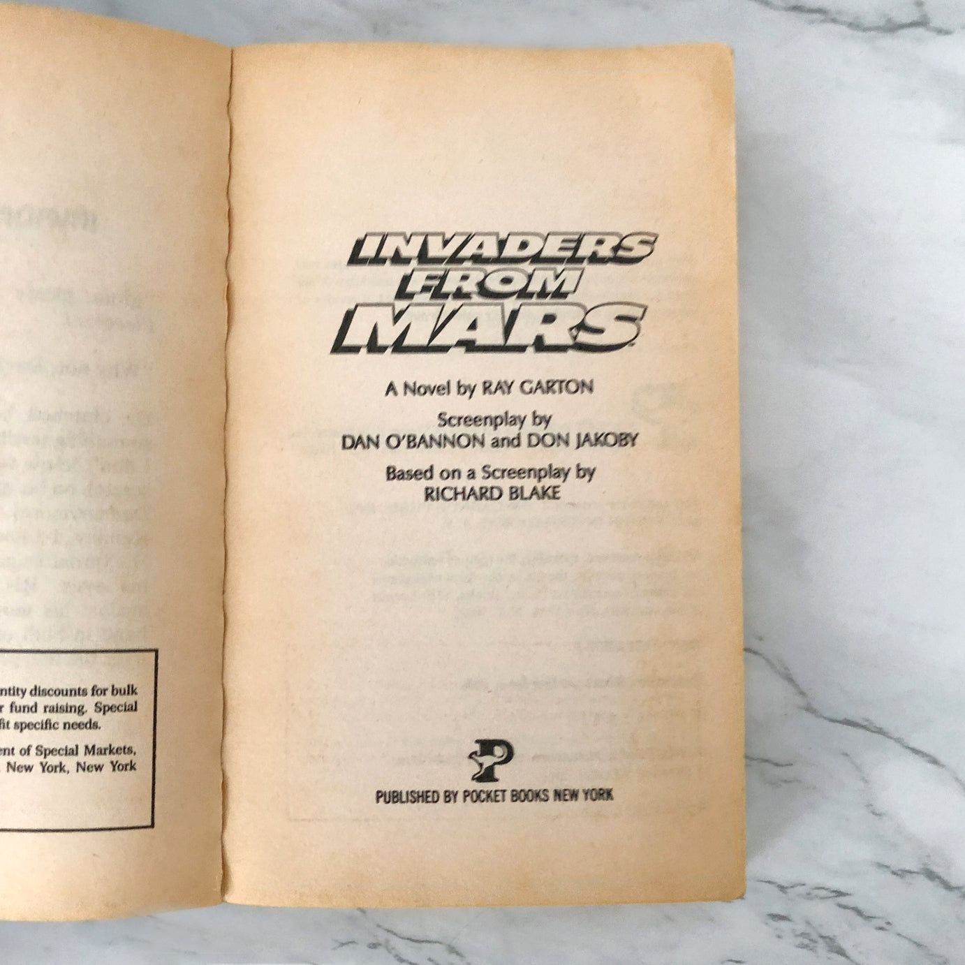 Invaders From Mars by Ray Garton [MOVIE TIE-IN PAPERBACK / 1986]