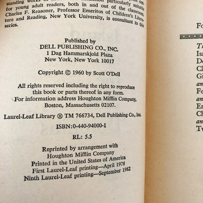 Island of the Blue Dolphins by Scott O'Dell [1982 PAPERBACK] - Bookshop Apocalypse