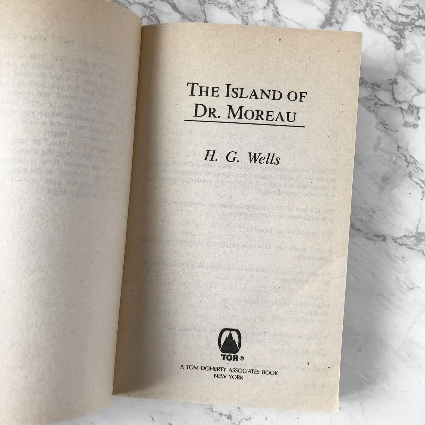 The Island of Dr. Moreau by H.G. Wells [1996 TOR PAPERBACK]