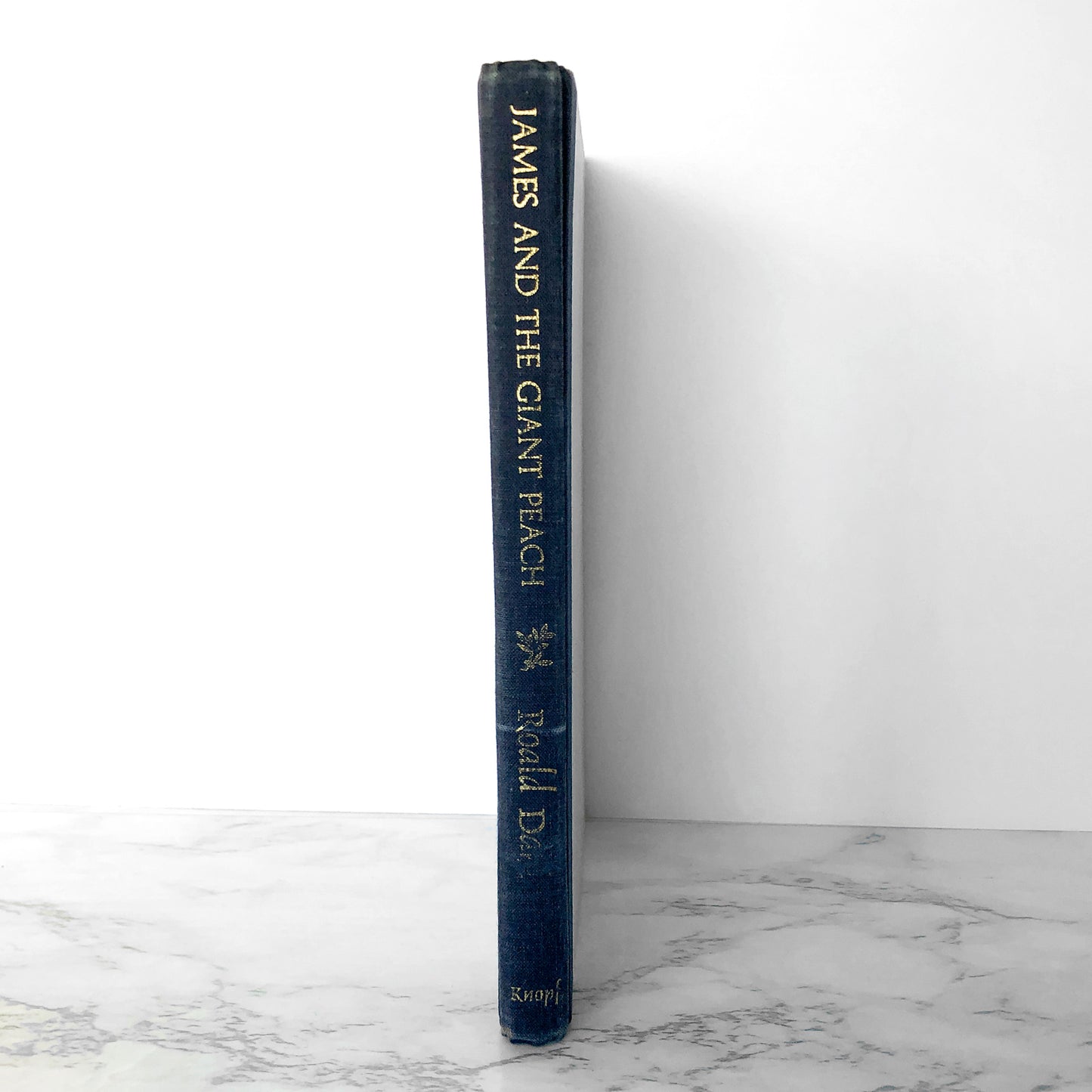 James and the Giant Peach by Roald Dahl [U.S. FIRST EDITION / 1961]