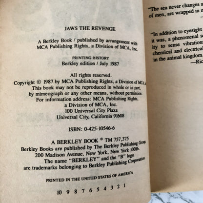 Jaws: The Revenge by Hank Searls [1987 MOVIE TIE-IN PAPERBACK] - Bookshop Apocalypse