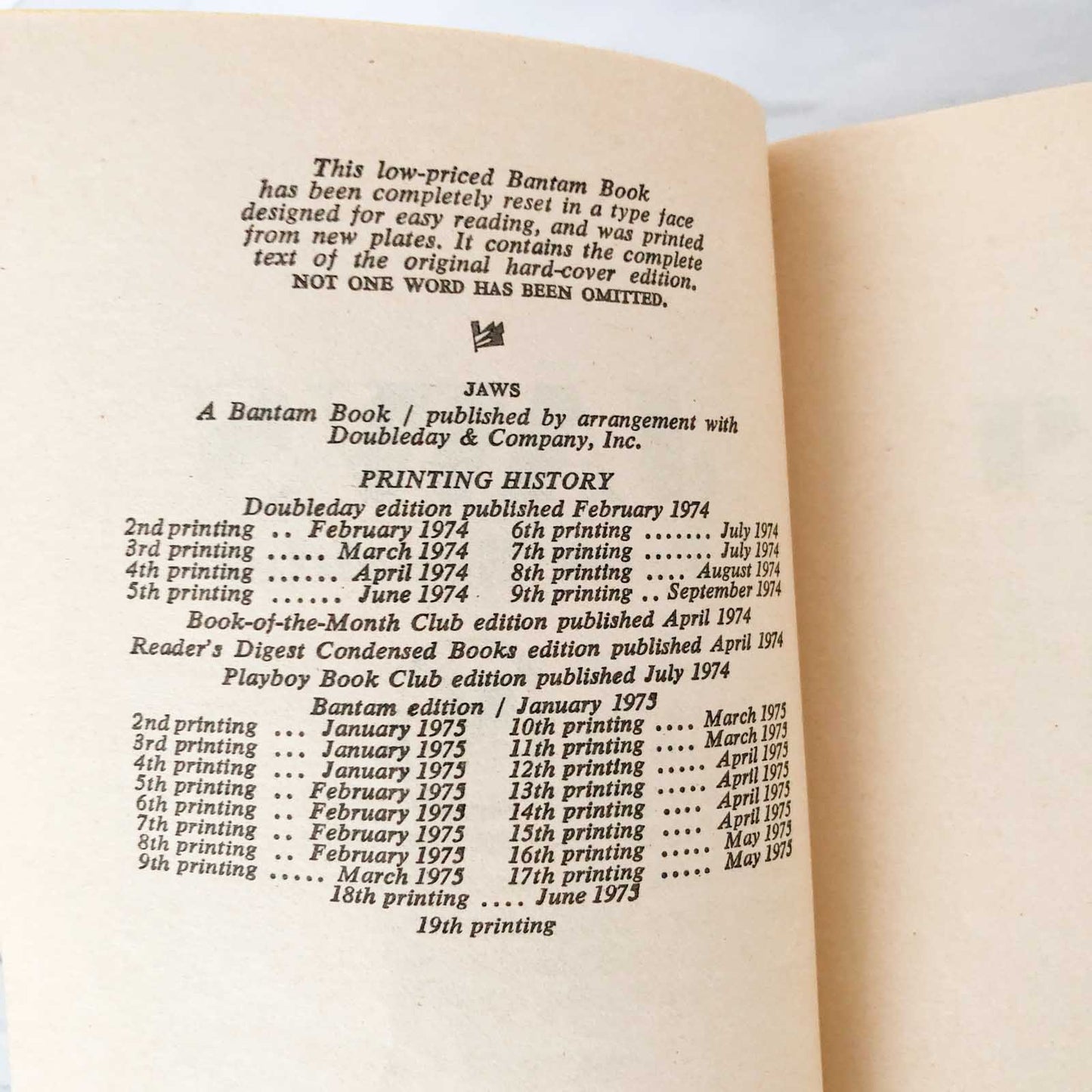 Jaws by Peter Benchley [1975 PAPERBACK]