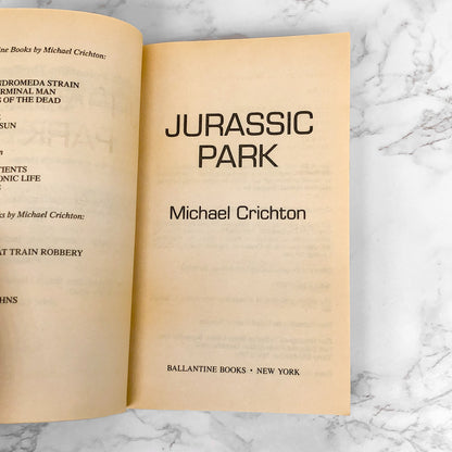 Jurassic Park by Michael Crichton [1993 MOVIE TIE-IN PAPERBACK]