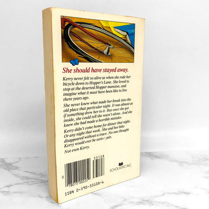 Last Seen on Hopper's Lane by Janet Allais Stegeman [FIRST EDITION PAPERBACK] 1982 • Point