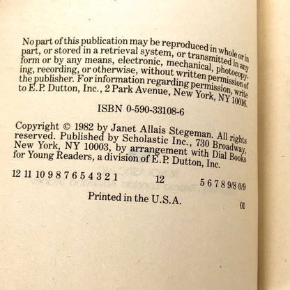 Last Seen on Hopper's Lane by Janet Allais Stegeman [FIRST EDITION PAPERBACK] 1982 • Point