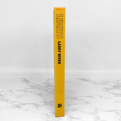 Limits by Larry Niven [1985 HARDCOVER]