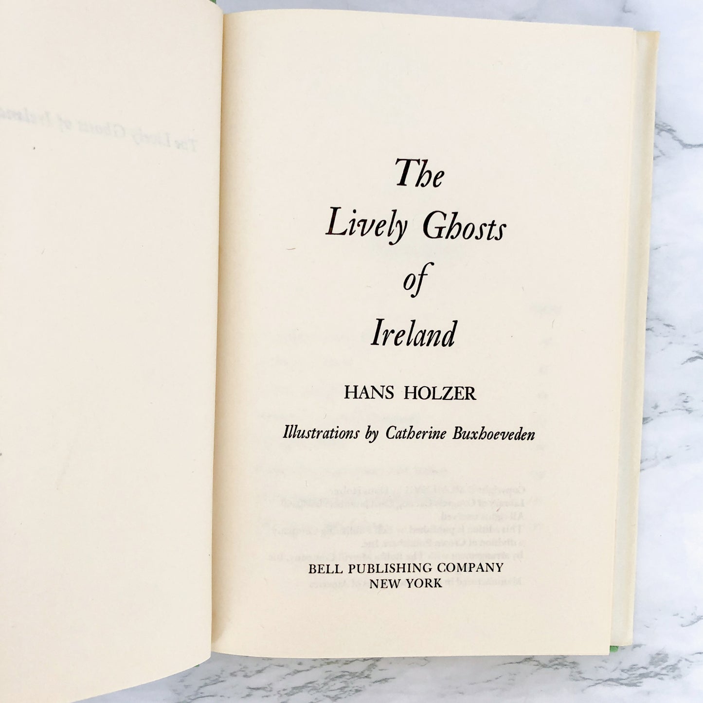 The Lively Ghosts of Ireland by Hans Holzer [FIRST EDITION] 1967 • Bell Publishing