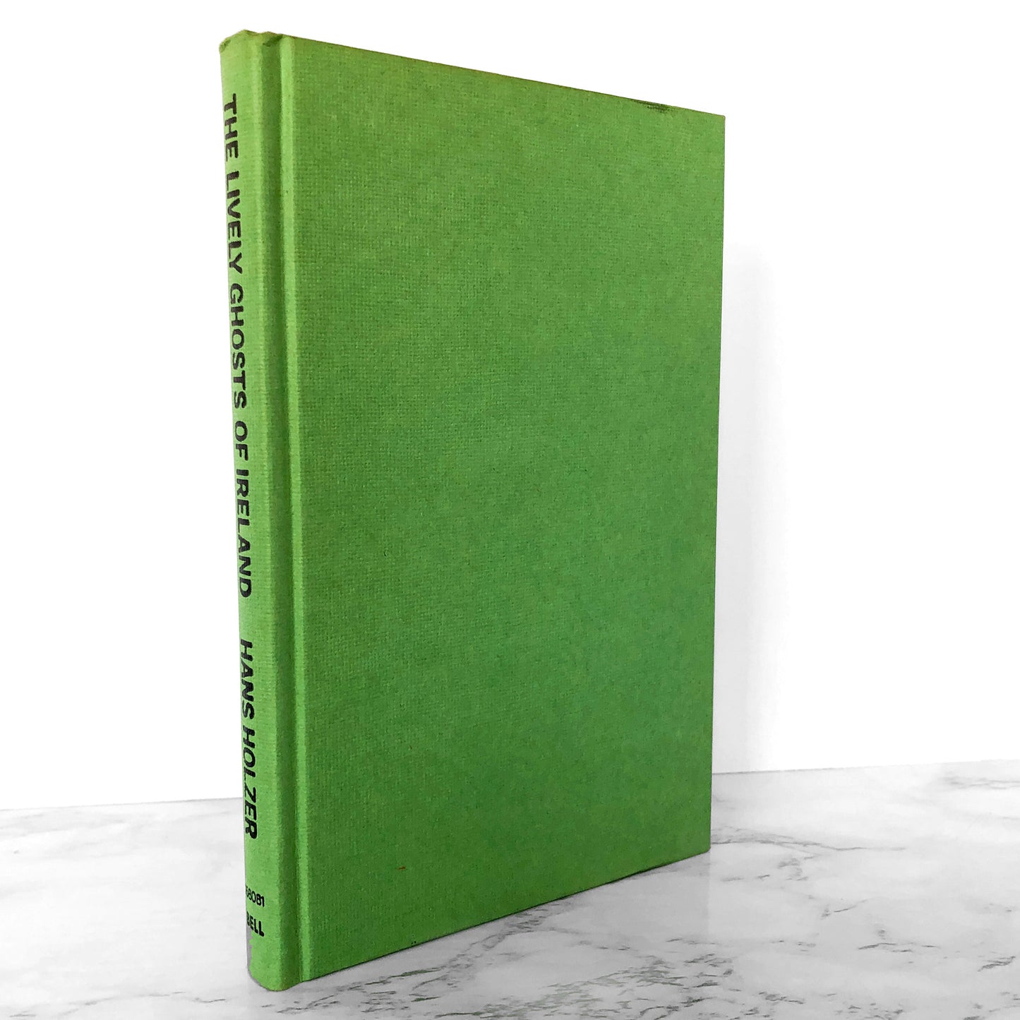 The Lively Ghosts of Ireland by Hans Holzer [FIRST EDITION] 1967 • Bell Publishing