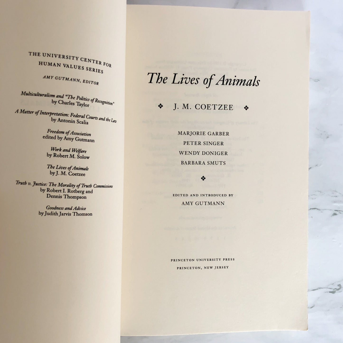 The Lives of Animals by J.M. Coetzee [TRADE PAPERBACK / 2001]