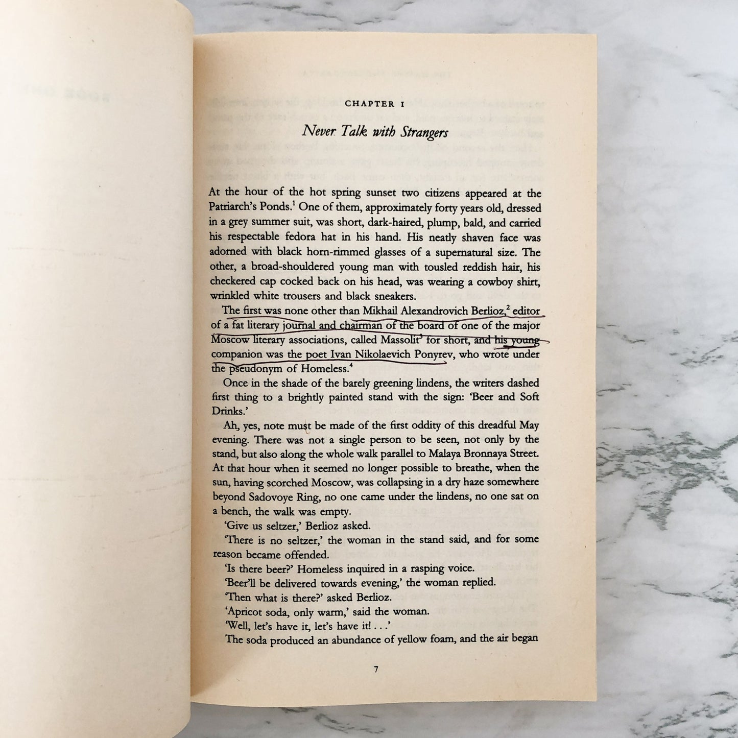 The Master and Margarita by Mikhail Bulgakov [PENGUIN CLASSICS PAPERBACK] 2001