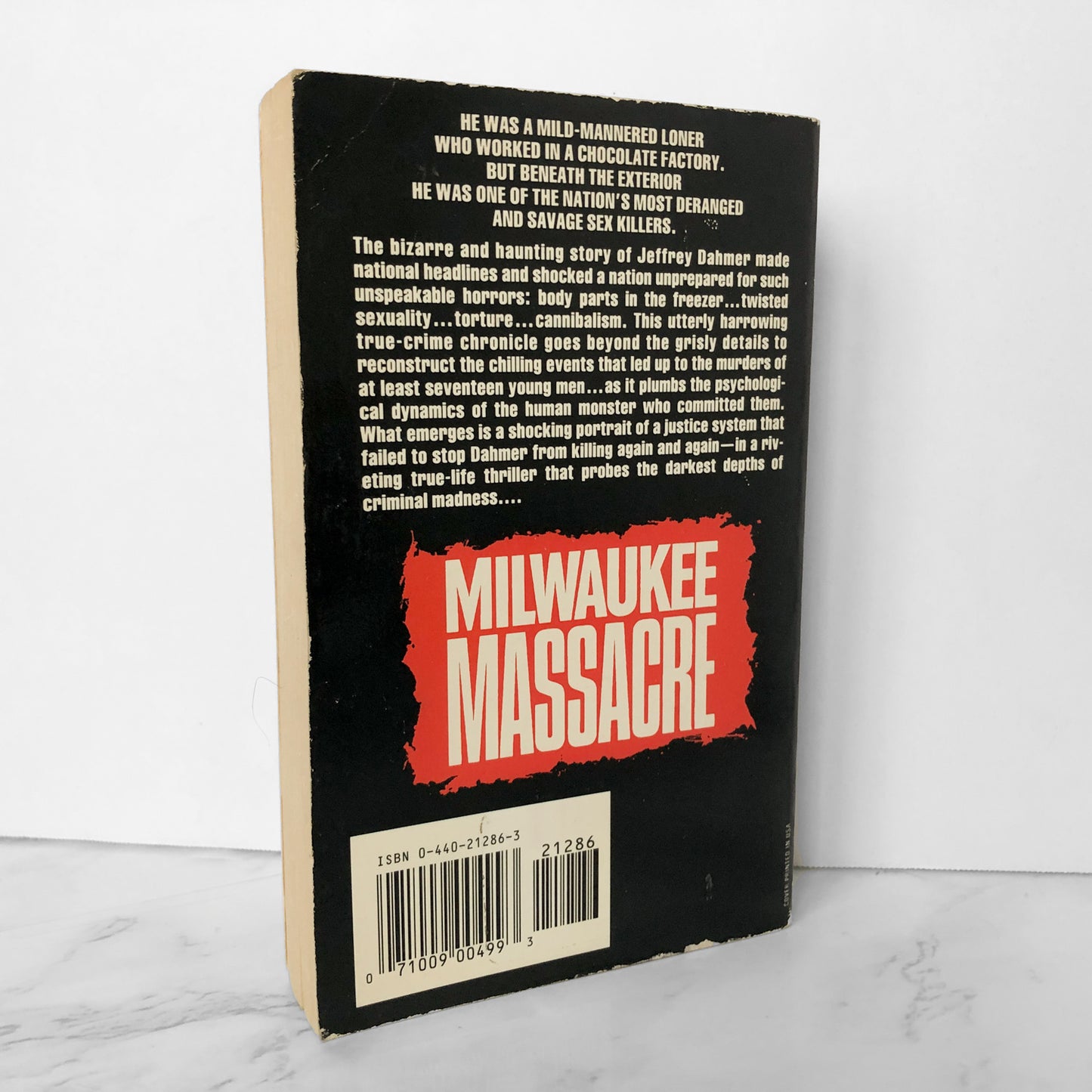 Milwaukee Massacre: Jeffery Dahmer & the Milwaukee Murders by Robert J. Dvorchak [FIRST EDITION] - Bookshop Apocalypse