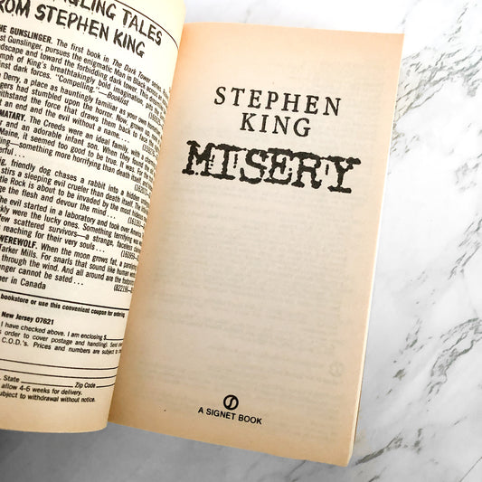 Misery by Stephen King [1990 MOVIE TIE-IN PAPERBACK]