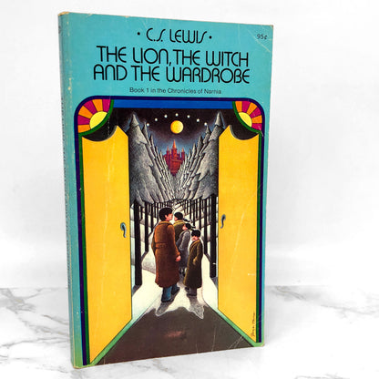 The Lion, The Witch & The Wardrobe by C.S. Lewis [1971 PAPERBACK] Chronicles of Narnia #2