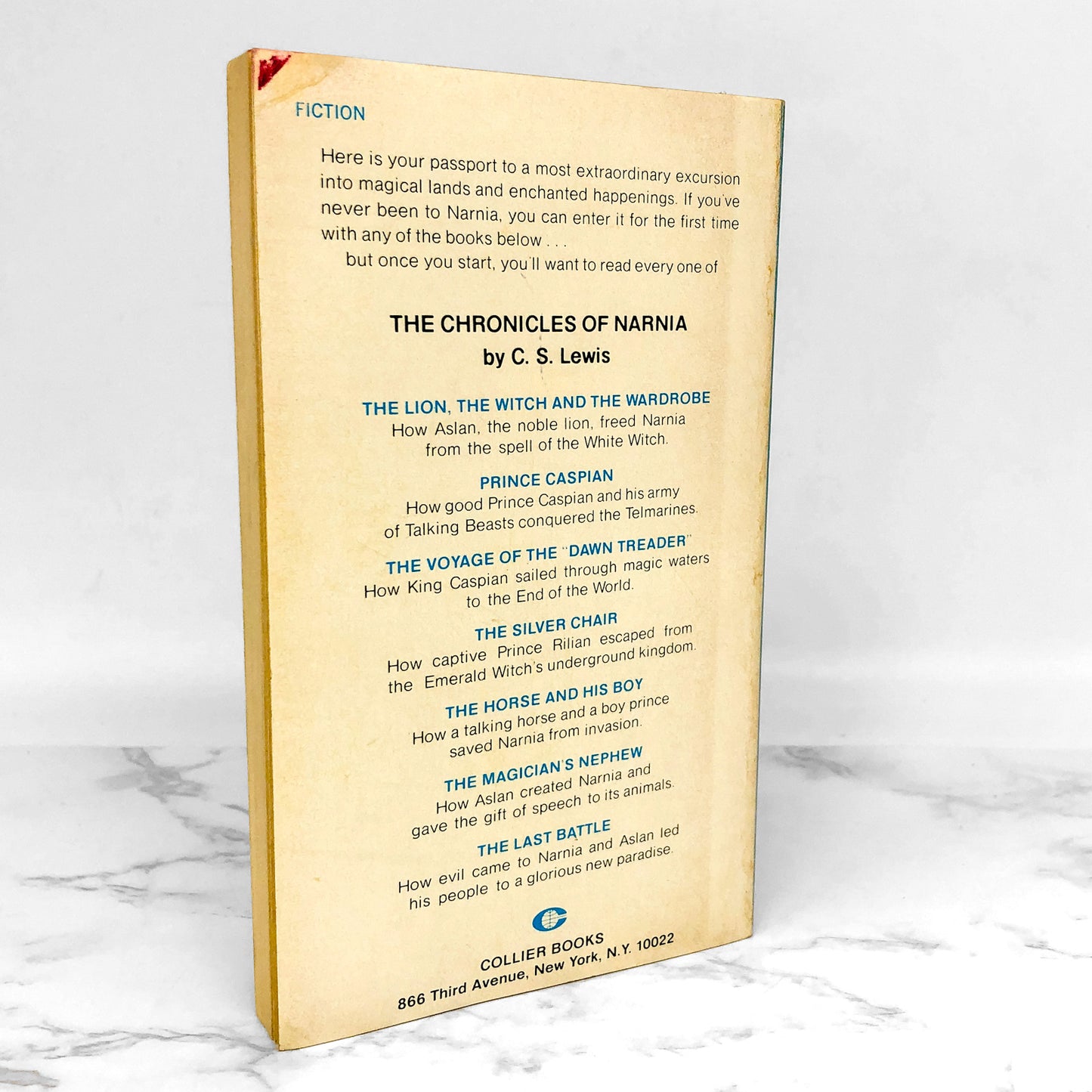 The Lion, The Witch & The Wardrobe by C.S. Lewis [1971 PAPERBACK] Chronicles of Narnia #2