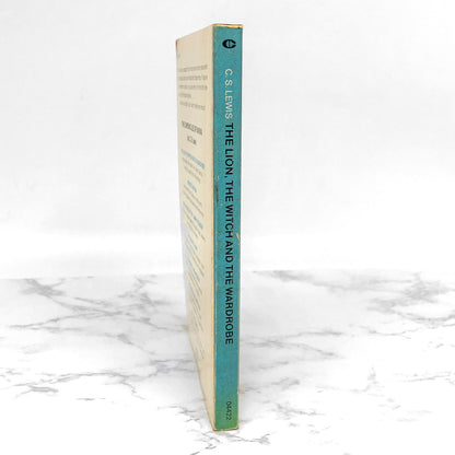 The Lion, The Witch & The Wardrobe by C.S. Lewis [1971 PAPERBACK] Chronicles of Narnia #2