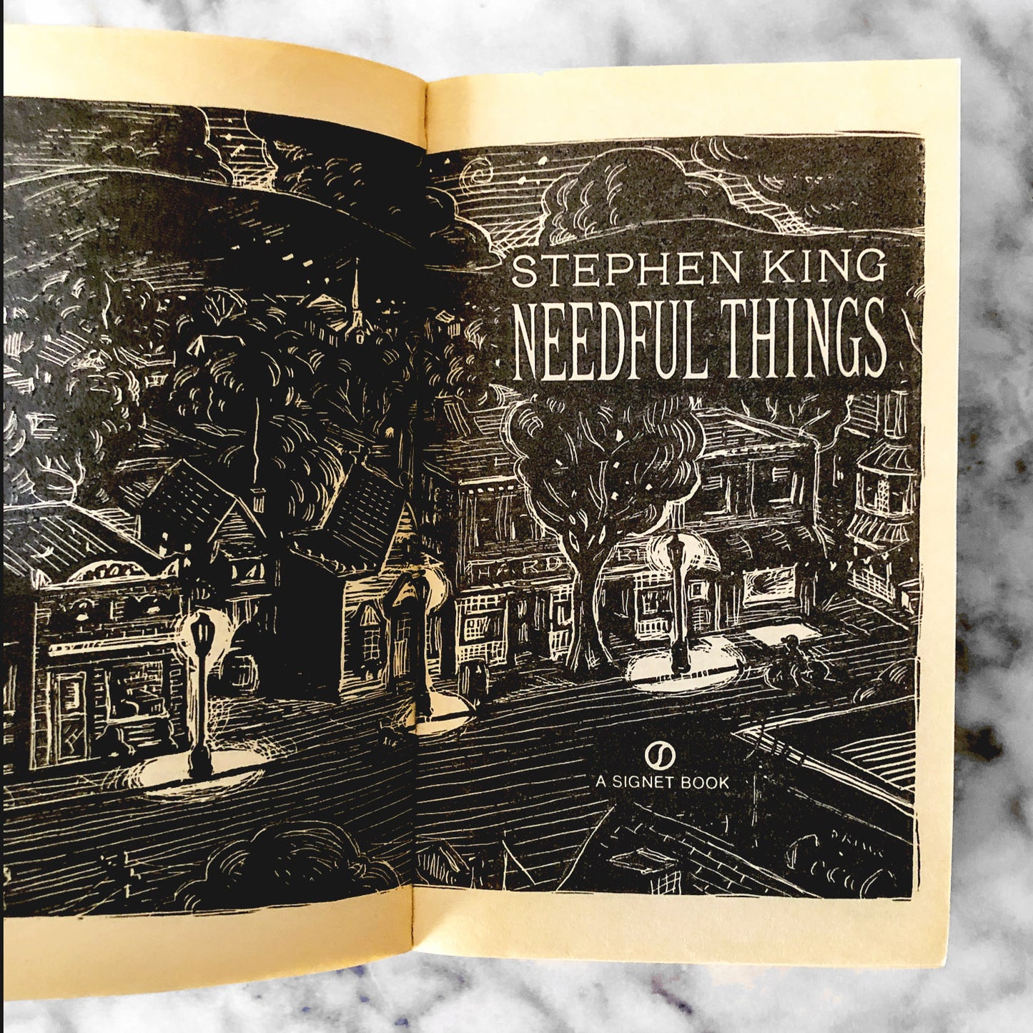 Needful Things by Stephen King [FIRST PAPERBACK PRINTING] 1992 • Signet