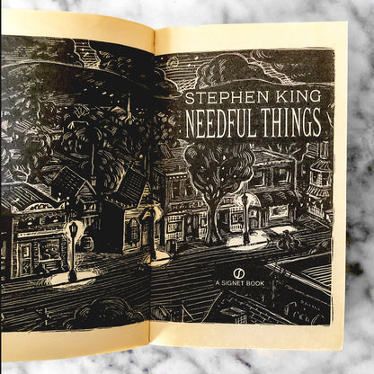 Needful Things by Stephen King [FIRST PAPERBACK PRINTING] 1992 • Signet