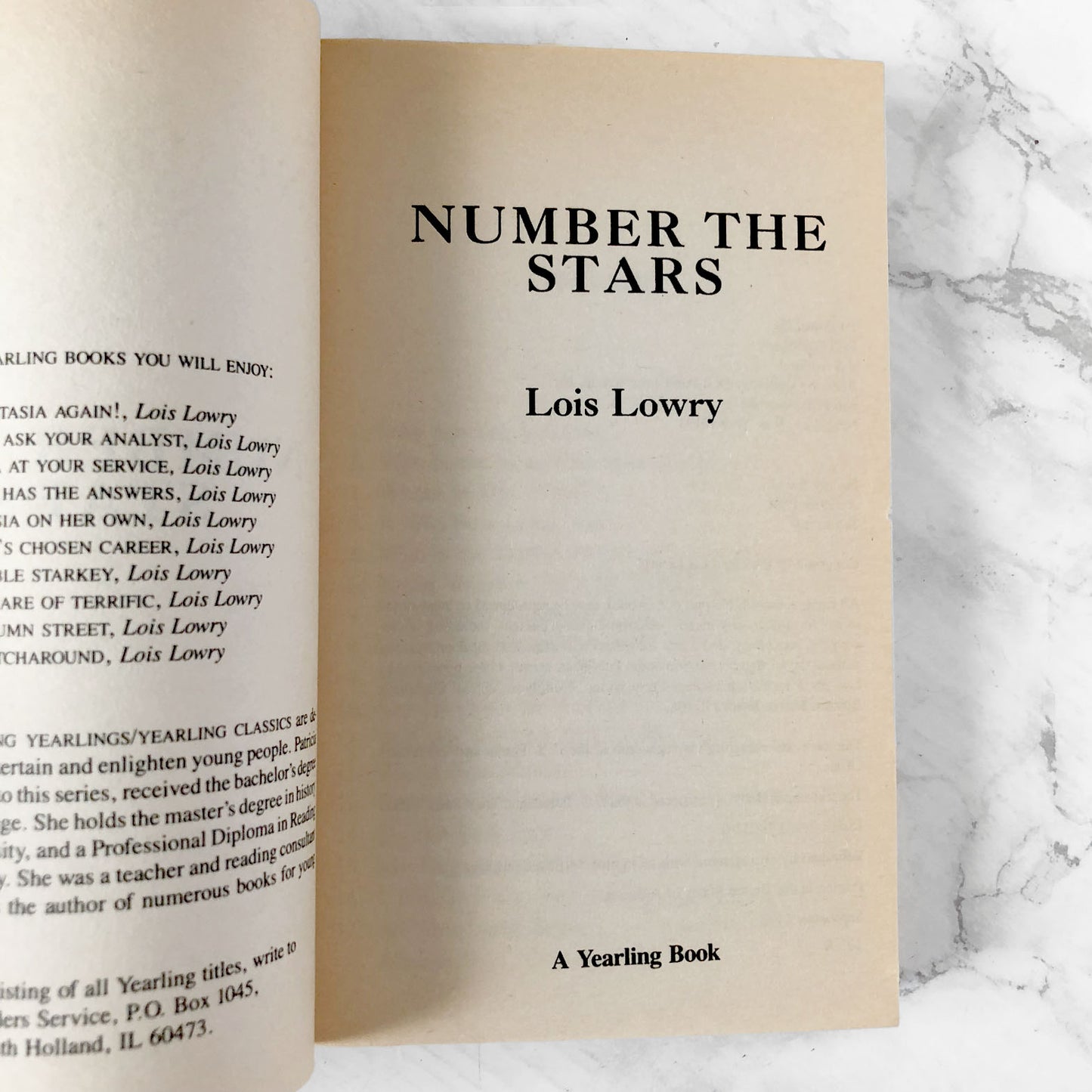Number the Stars by Lois Lowry [FIRST PAPERBACK EDITION] 1990