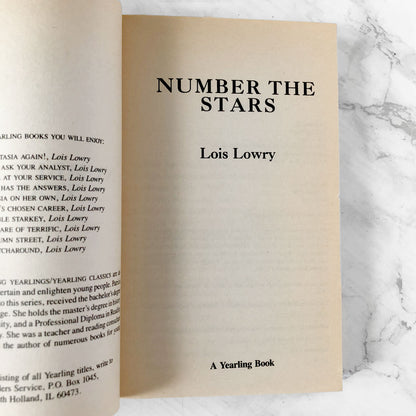 Number the Stars by Lois Lowry [FIRST PAPERBACK EDITION] 1990