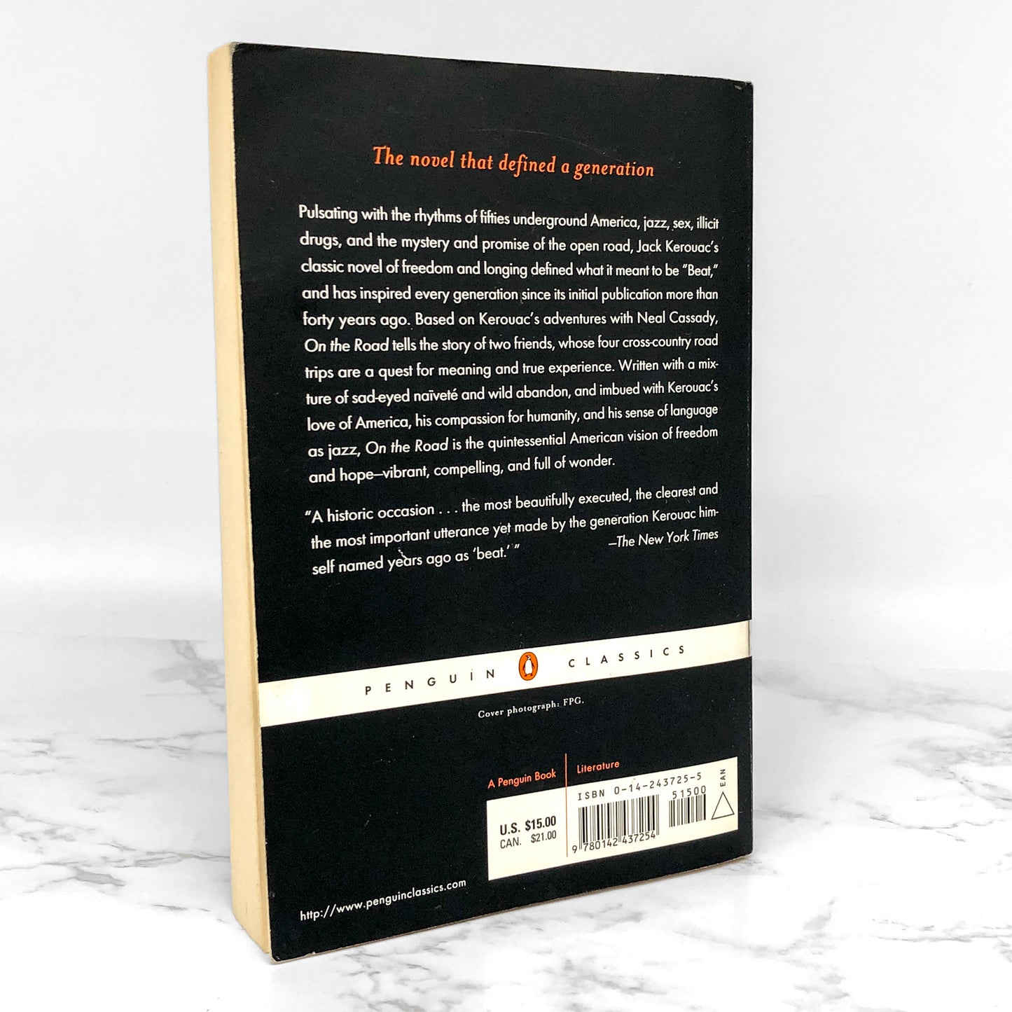 On the Road by Jack Kerouac [PENGUIN CLASSICS PAPERBACK]