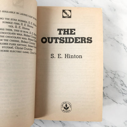 The Outsiders by S.E. Hinton [1989 PAPERBACK] - Bookshop Apocalypse