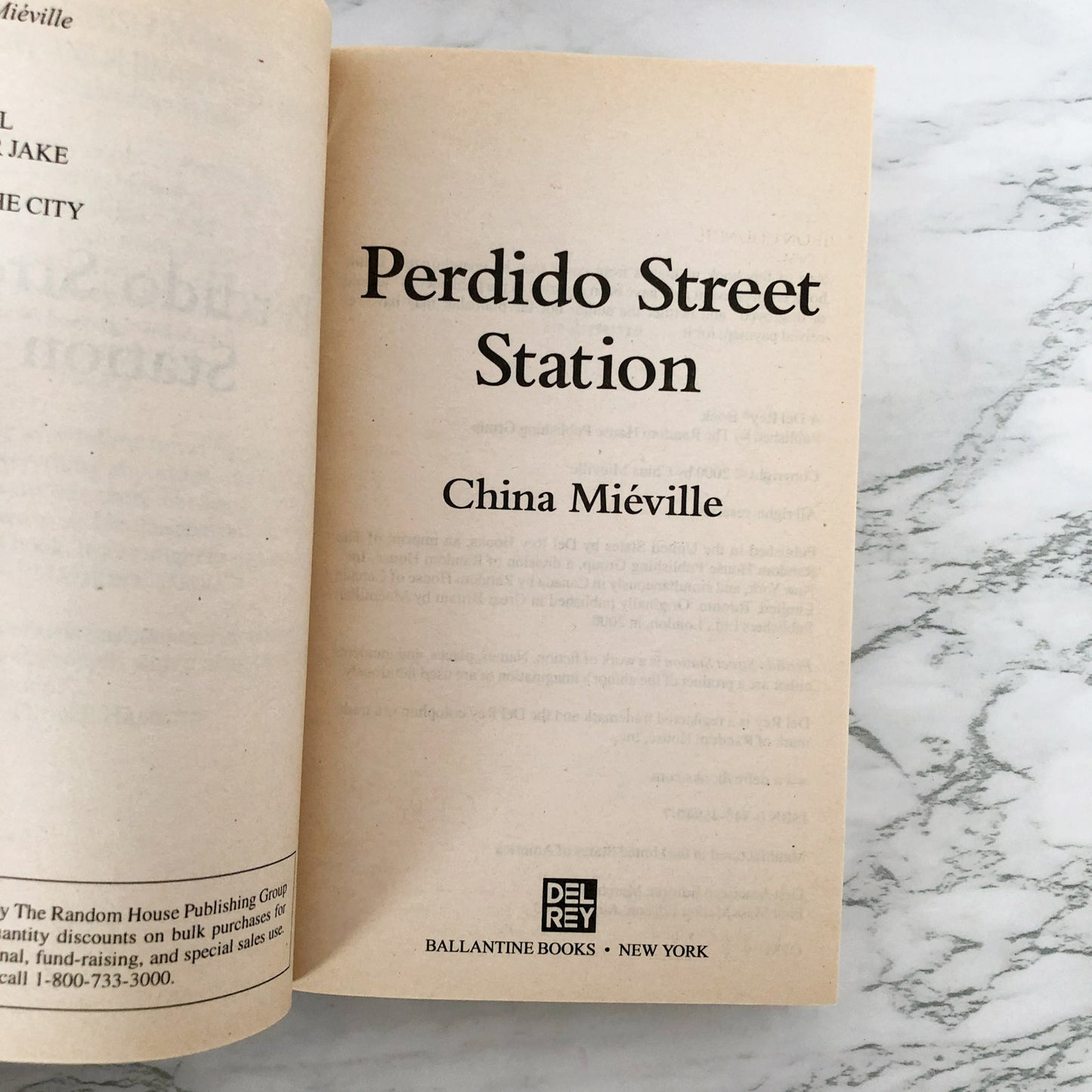 Perdido Street Station by China Miéville [2003 PAPERBACK]