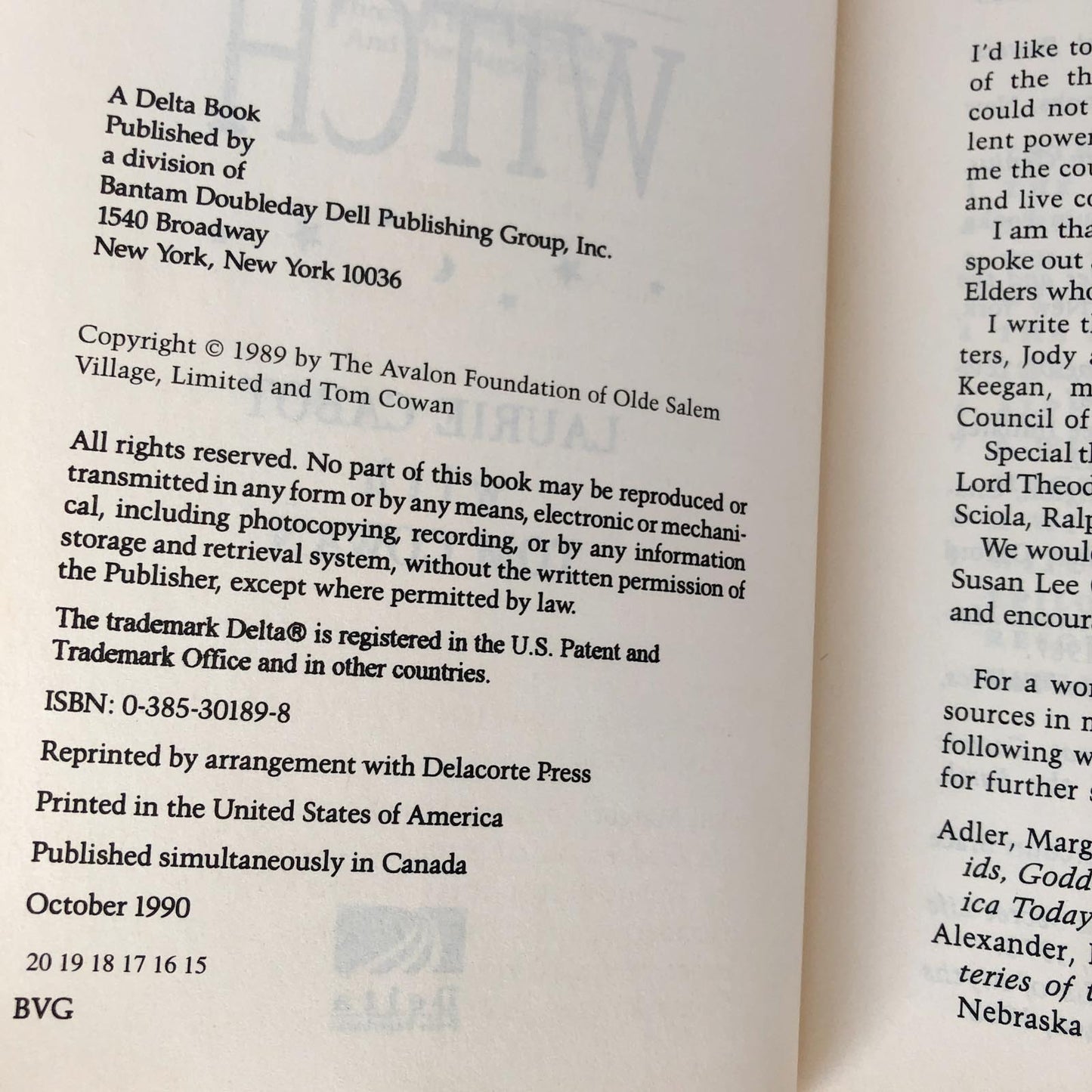 Power of the Witch: The Earth, the Moon & the Magical Path to Enlightenment by Laurie Cabot w. Tom Cowan [TRADE PAPERBACK / 1990]