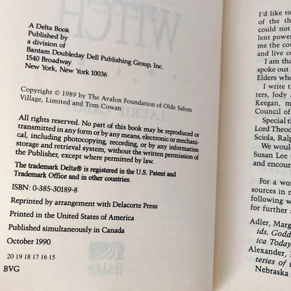 Power of the Witch: The Earth, the Moon & the Magical Path to Enlightenment by Laurie Cabot w. Tom Cowan [TRADE PAPERBACK / 1990]