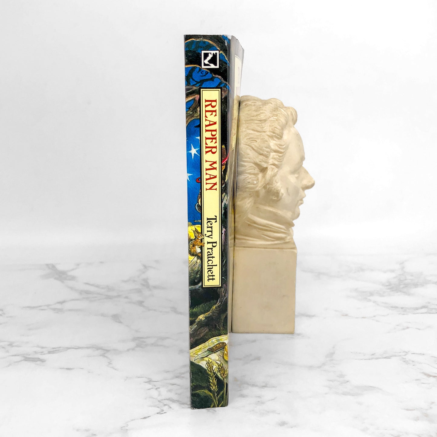 Reaper Man by Terry Pratchett [U.K. FIRST PAPERBACK EDITION] • Discworld #11